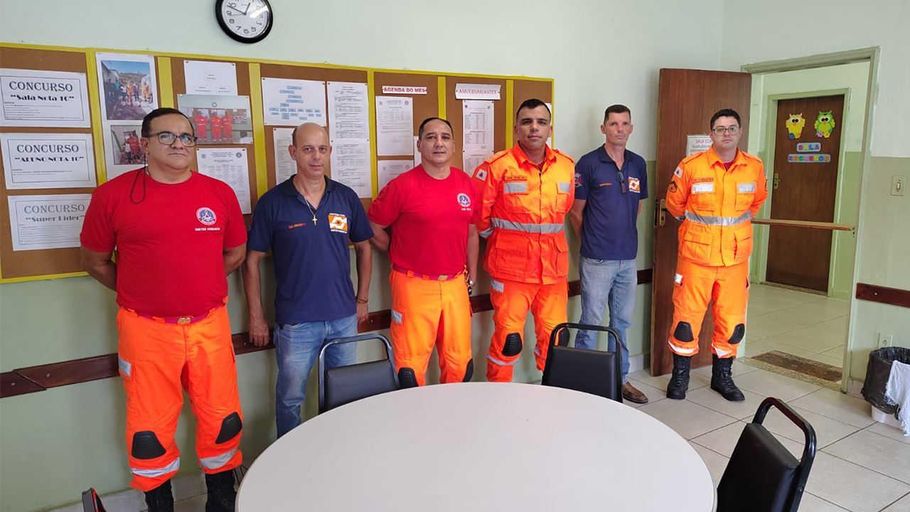 Defesa Civil e Corpo de Bombeiros firmam parceria para curso de capacitação em Santos Dumont